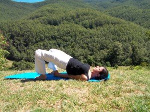 Tre posizioni yoga per il mal di schiena 